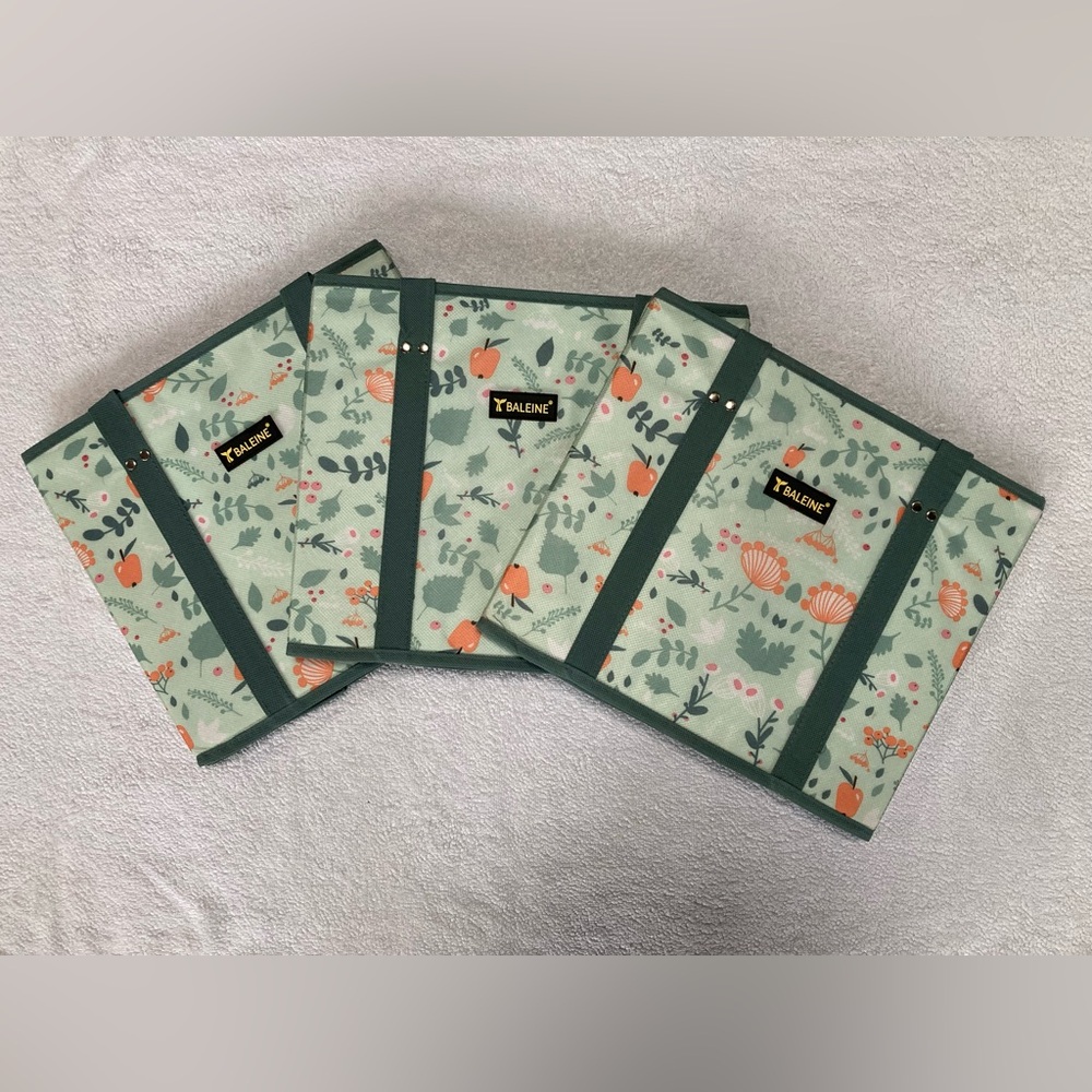 Baleine NWOT 3 pack water-resistant sturdy self standing reusable bags.